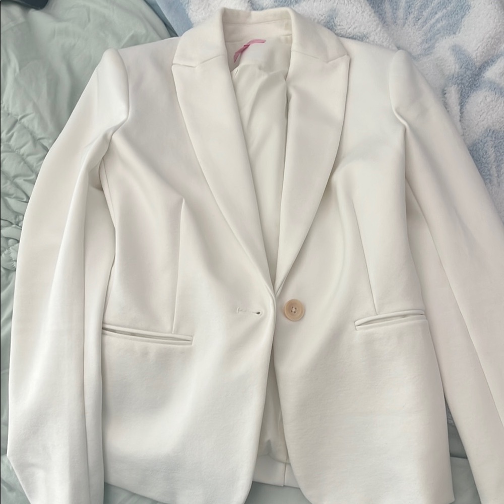 Lilly Pulitzer White Blazer with Notched Lapel and Tailored Fit